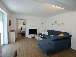 Nice Apartment in Detached House with Large Garden near Town Center & 