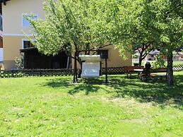 Nice Apartment in Detached House with Large Garden near Town Center & 