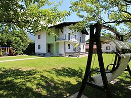 Nice Apartment in Detached House with Large Garden near Town Center & 