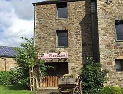Cozy Holiday Home in Lesterny near Lake