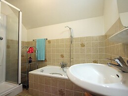 Cozy Holiday Home in Lesterny near Lake