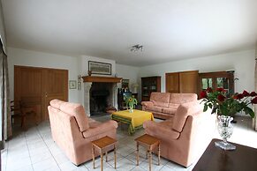 Cozy Holiday Home in Lesterny near Lake