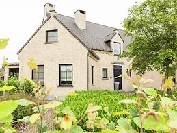 Beautiful Villa with Sauna & Hot Tub in the Region Haspengouw