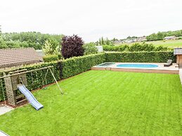 Beautiful Villa with Sauna & Hot Tub in the Region Haspengouw