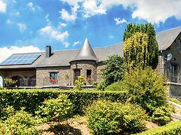 Villa in Bitvre With Garden