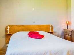 Villa in Bitvre With Garden