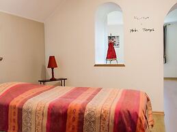 Villa in Bitvre With Garden