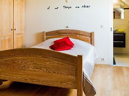 Villa in Bitvre With Garden