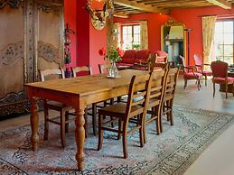 Villa in Bitvre With Garden