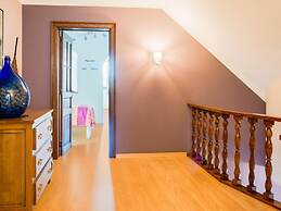 Villa in Bitvre With Garden