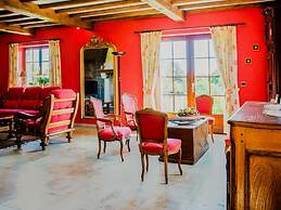 Villa in Bitvre With Garden