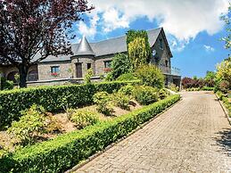 Villa in Bitvre With Garden