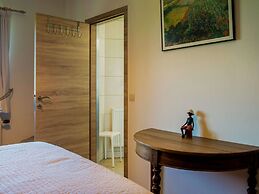 Villa in Bitvre With Garden