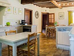 Villa in Bitvre With Garden