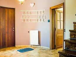 Villa in Bitvre With Garden