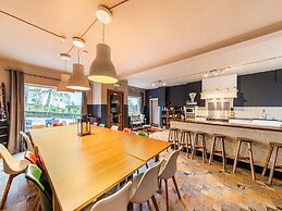 Beautiful Group House With Large Garden