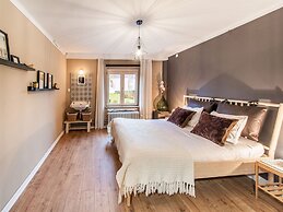 Beautiful Group House With Large Garden