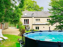 Beautiful Group House With Large Garden