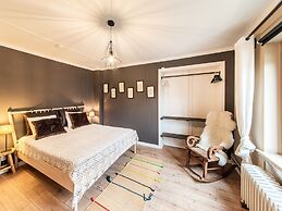 Beautiful Group House With Large Garden