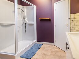 Beautiful Group House With Large Garden