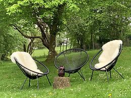 Beautiful Group House With Large Garden