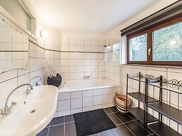 Beautiful Group House With Large Garden