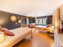 Beautiful Group House With Large Garden