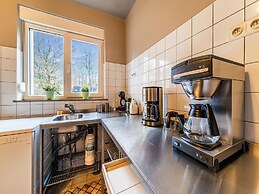 Beautiful Group House With Large Garden