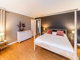 Beautiful Group House With Large Garden