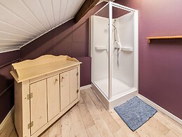 Beautiful Group House With Large Garden