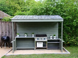 Beautiful Group House With Large Garden