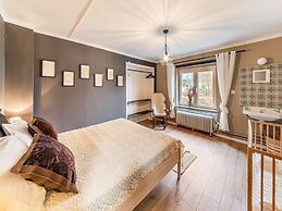 Beautiful Group House With Large Garden