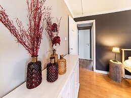 Beautiful Group House With Large Garden