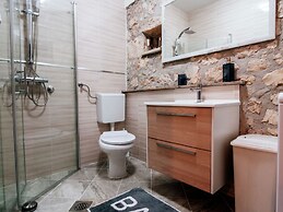 Lovely Holiday Home With Private Infinity Pool