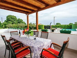 Lovely Holiday Home With Private Infinity Pool