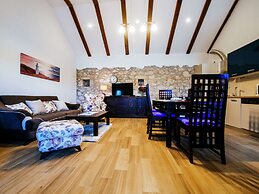 Lovely Holiday Home With Private Infinity Pool