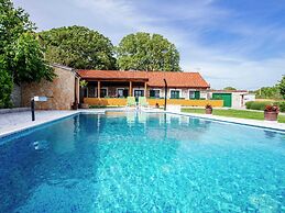 Lovely Holiday Home With Private Infinity Pool