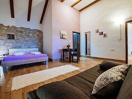 Lovely Holiday Home With Private Infinity Pool