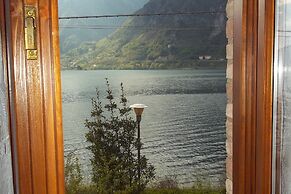 Air-conditioned Lake Flat