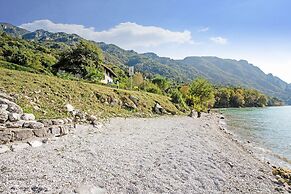 Air-conditioned Lake Flat