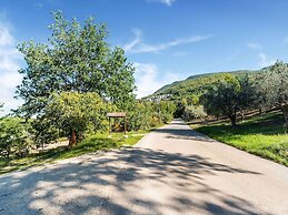 Vibrant Cottage near Lake in Bomba