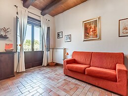 Vibrant Cottage near Lake in Bomba