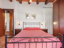 Vibrant Cottage near Lake in Bomba