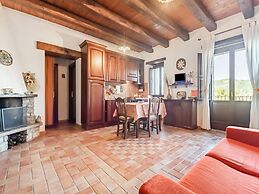 Vibrant Cottage near Lake in Bomba