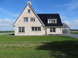 Beautiful Villa Near the Beach of Cadzand