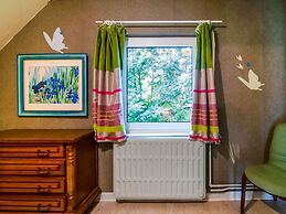 Tranquil Holiday Home With Private Garden