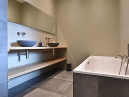 Grandeur Farmhouse in Dwingeloo at a National Park