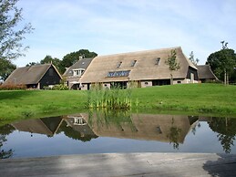 Grandeur Farmhouse in Dwingeloo at a National Park