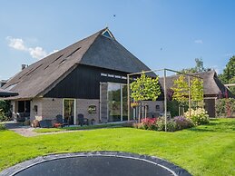 Grandeur Farmhouse in Dwingeloo at a National Park