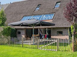 Grandeur Farmhouse in Dwingeloo at a National Park
